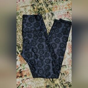 NWOT Pink Lily Leggings